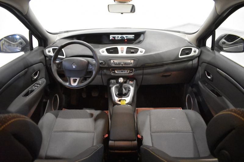 RENAULT GRAND SCENIC en Minoautos