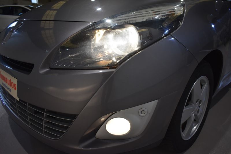 RENAULT GRAND SCENIC en Minoautos