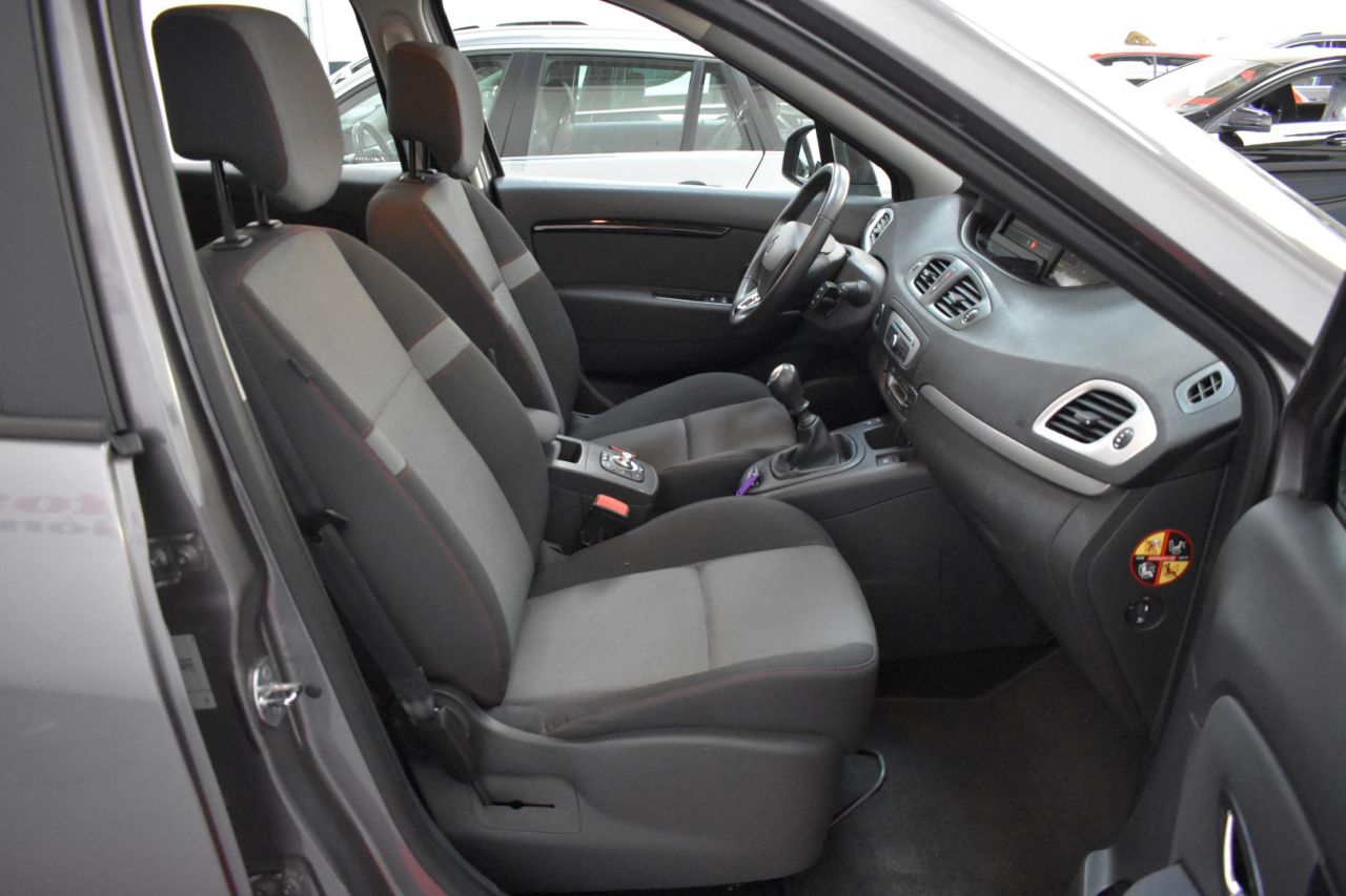 RENAULT GRAND SCENIC en Minoautos